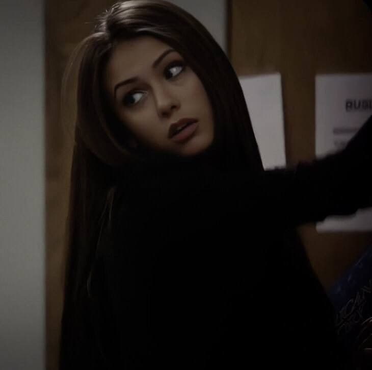 Thumbnail of Elena Gilbert 