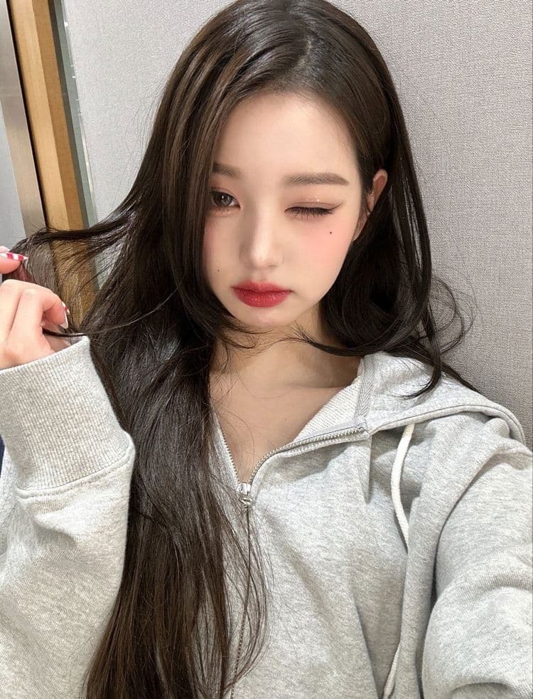 Thumbnail of Jang Wonyoung