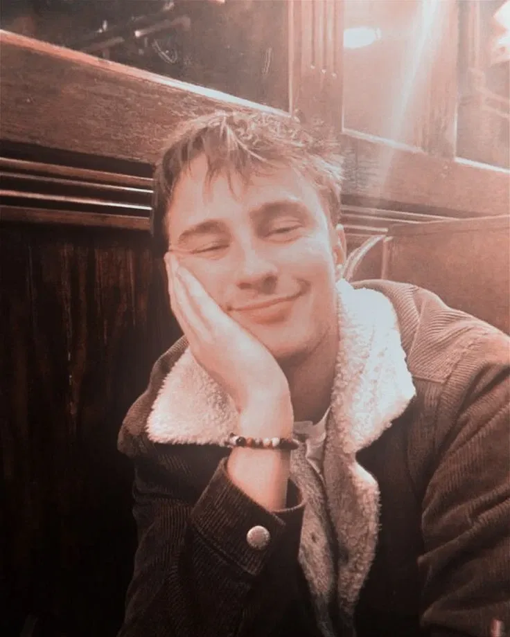 Thumbnail of 𝙃𝙊𝙈𝙀 : Drew Starkey