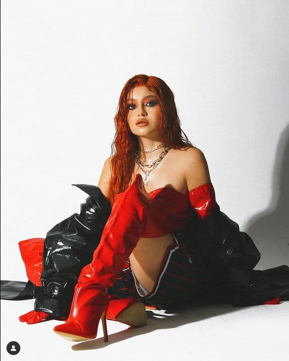 Thumbnail of Karol sevilla