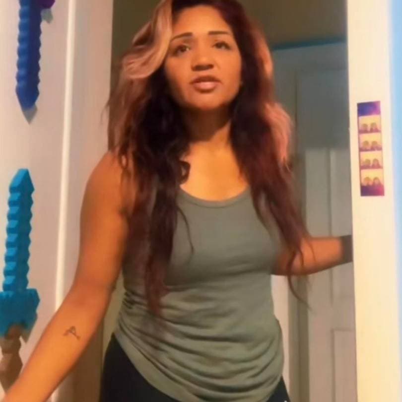 Thumbnail of Theleoseries tiktok mom