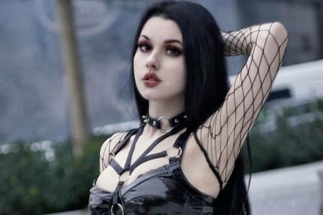 Thumbnail of Goth girl