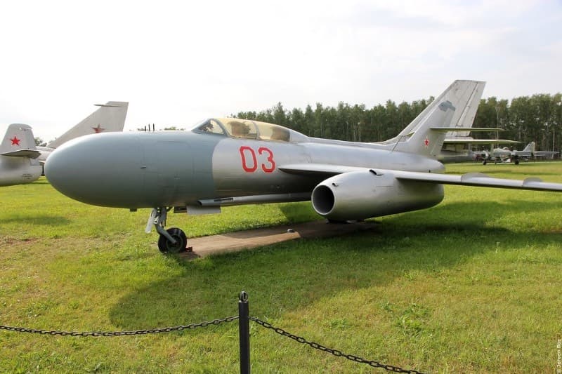 Thumbnail of Yak-25