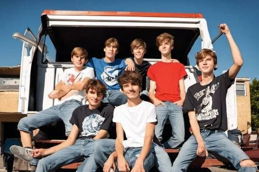 Thumbnail of Garçons adolescents
