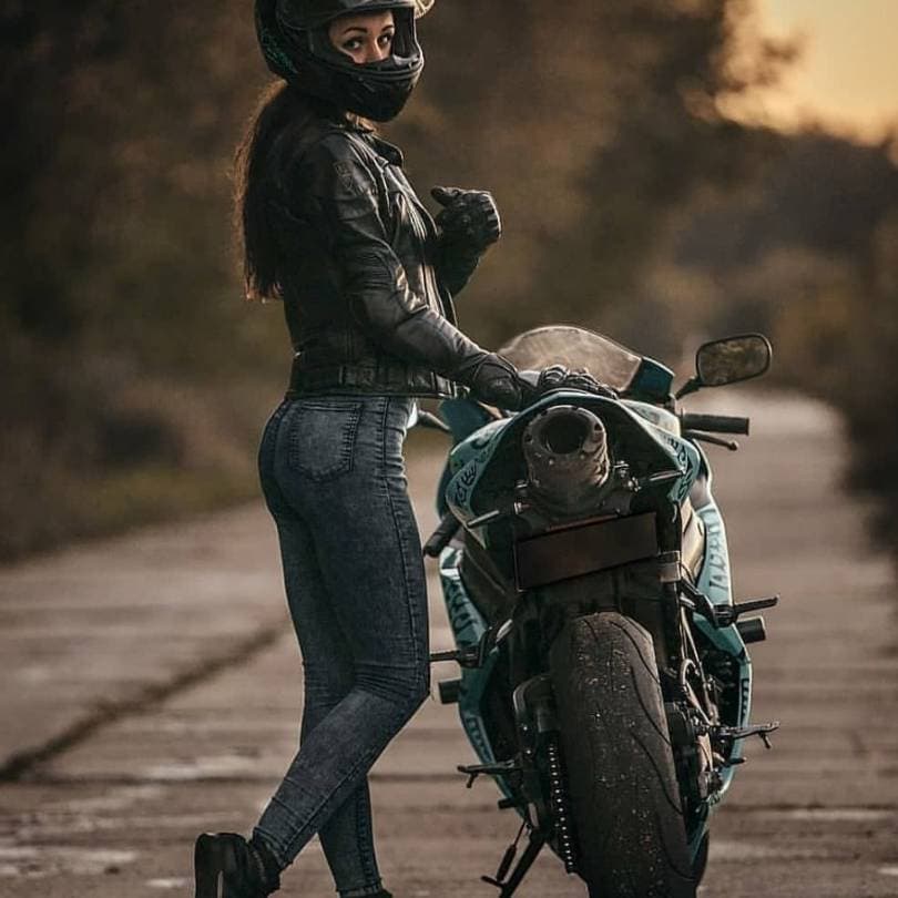 Thumbnail of Мотоцикл Девушка Ава