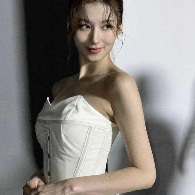 Thumbnail of minatozaki sana