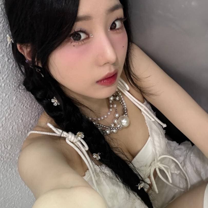 Thumbnail of Yeojin - a good little girl