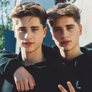 Thumbnail of Эйден и Джейден