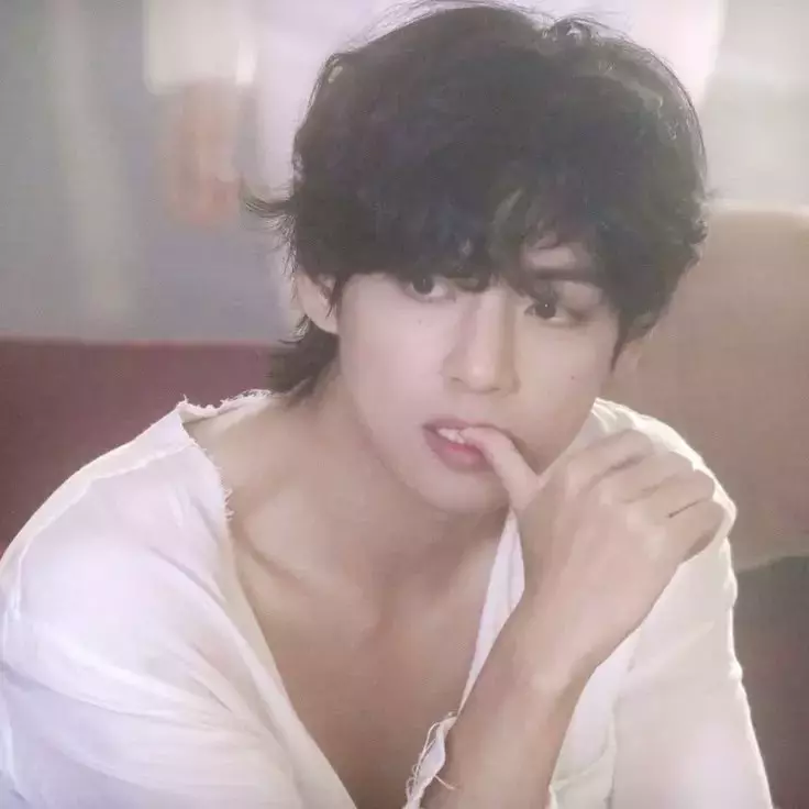 Thumbnail of Kim Taehyung — Él esposo del demonio 