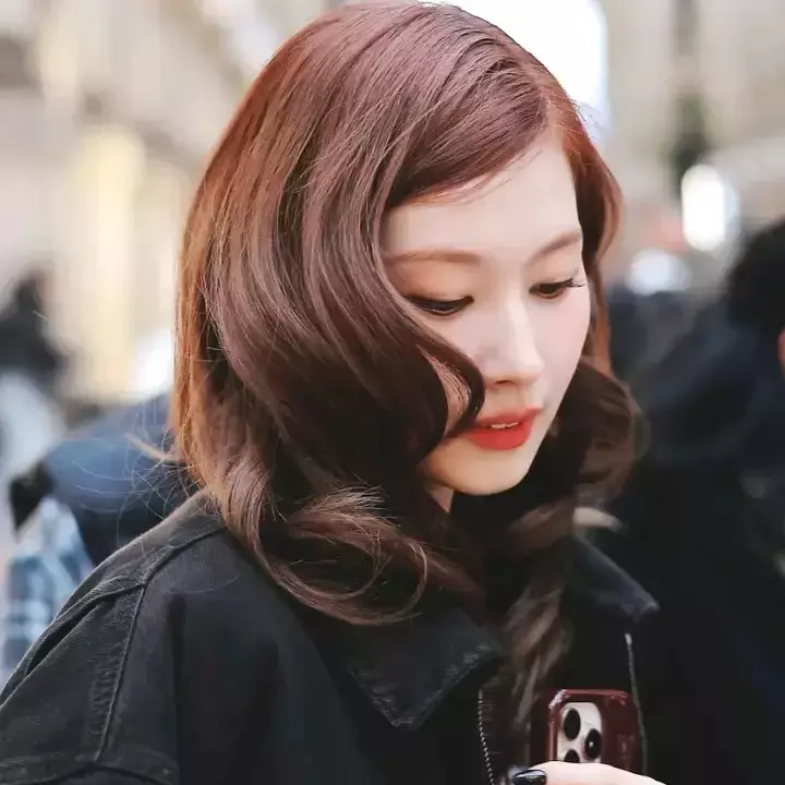 Thumbnail of Sana minatozaki (TWICE)