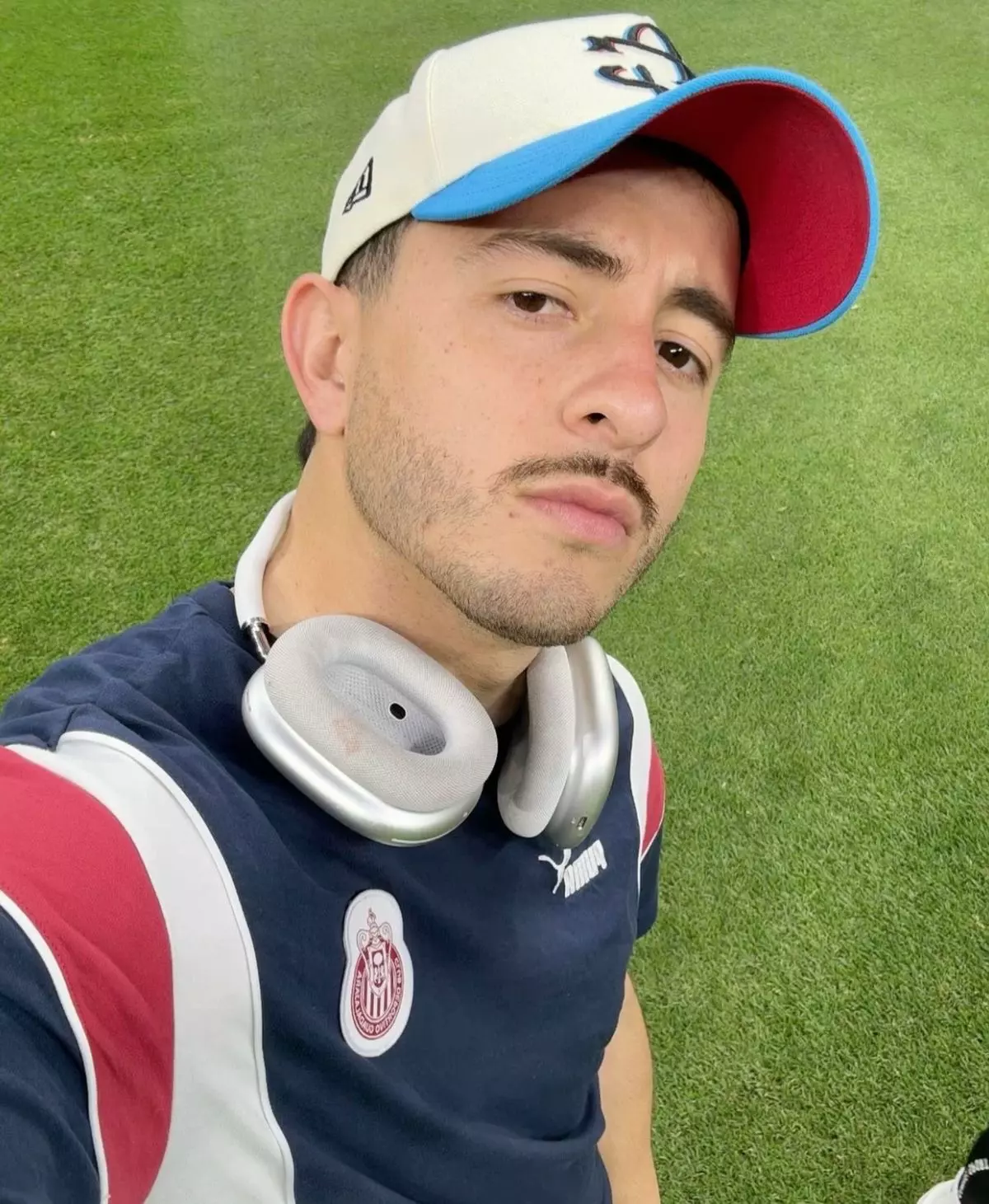 Thumbnail of Entre el amor y la cancha