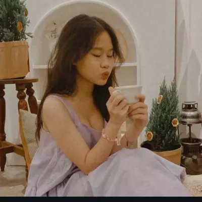 Thumbnail of uyen
