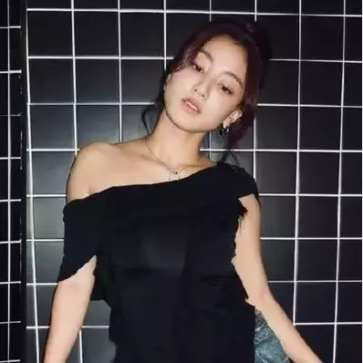 Thumbnail of Park Jihyo—Divorced wives
