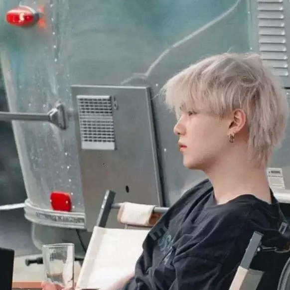Thumbnail of min ouongi