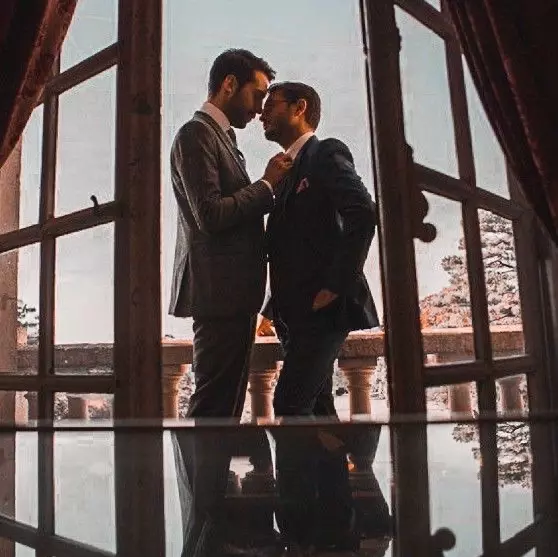 Thumbnail of Sebastian e Apollo Navarro - Seus pais