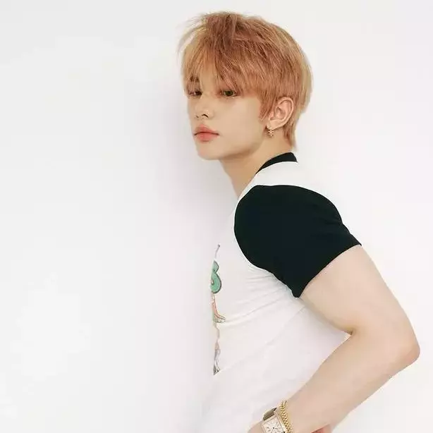 Thumbnail of hwang hyunjin