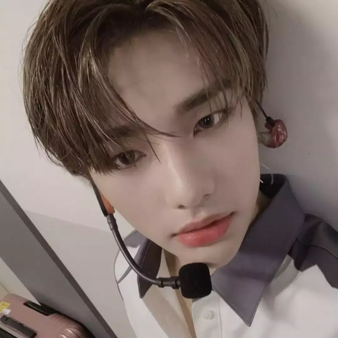 Thumbnail of hwang hyunjin