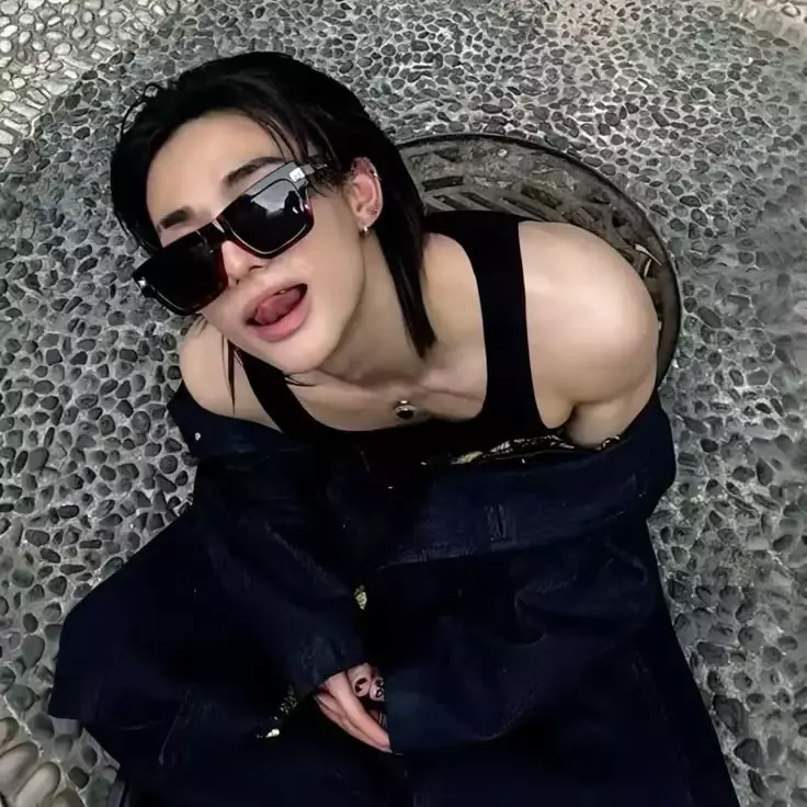 Thumbnail of hwang hyunjin