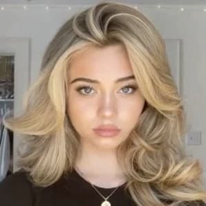 Thumbnail of **Джулия:**