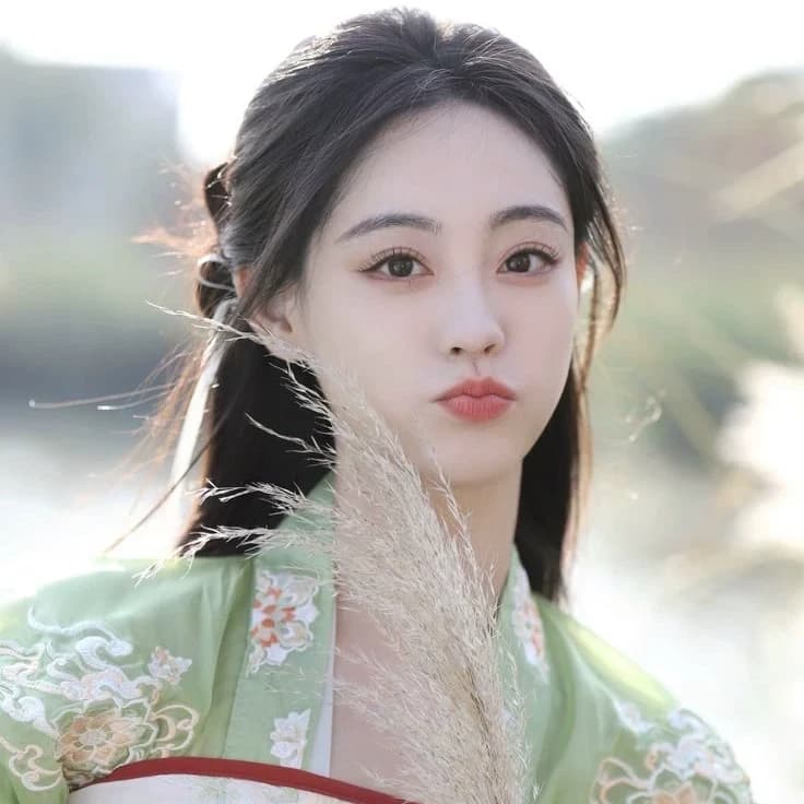 Thumbnail of Uyên Phương