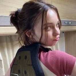 Thumbnail of Эмма Майерс.
