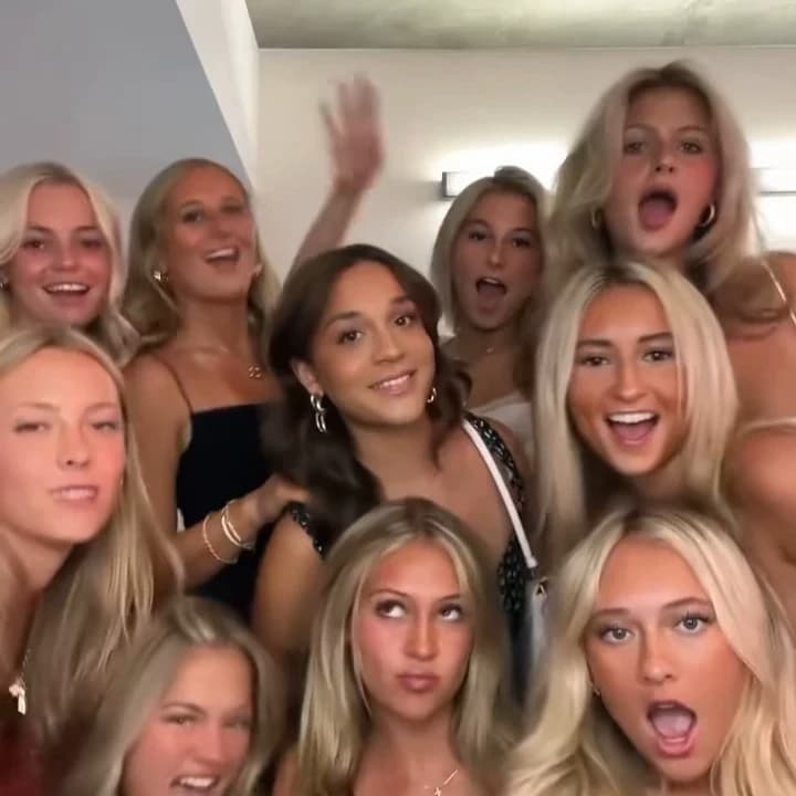Thumbnail of Ines Ari Julia Sara Valeria Ruth