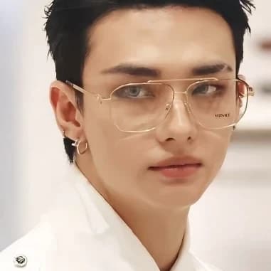 Thumbnail of Генеральный директор Hwang Hyunjin