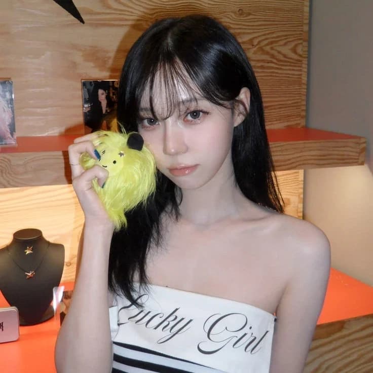 Thumbnail of Kim Minjeong (WLW/GL)