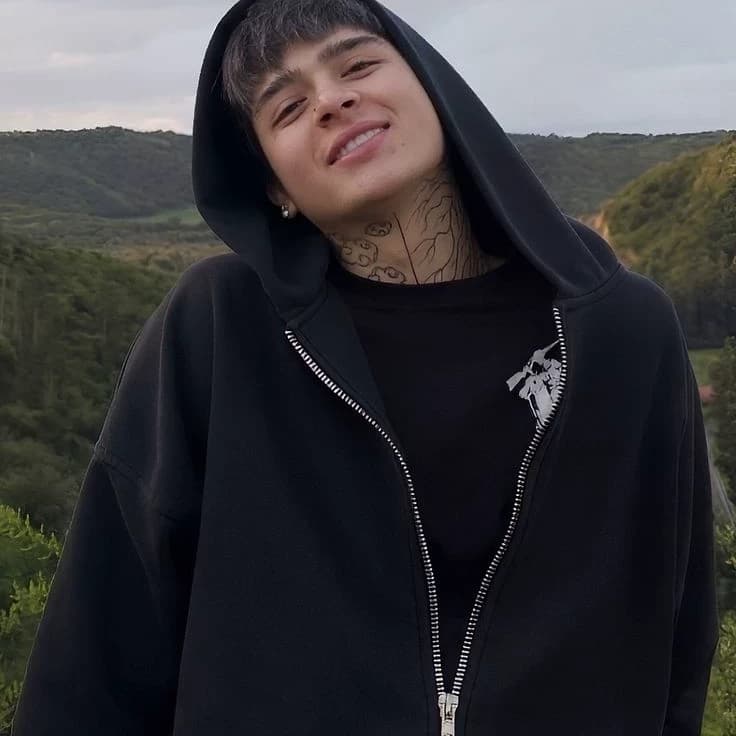 Thumbnail of Странно -хуман