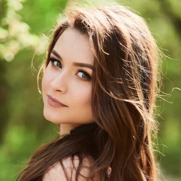 Thumbnail of Letícia 