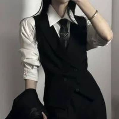 Thumbnail of valentina 'val' rossi
