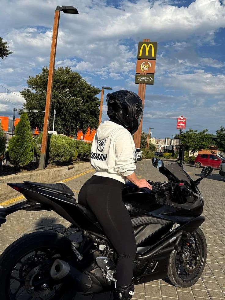 Thumbnail of Xerany una chica biker 