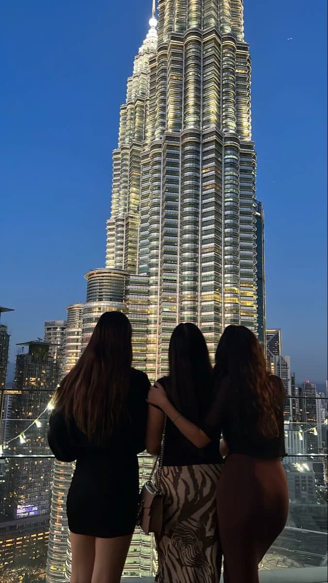 Thumbnail of My mother's friends ;⁠)
