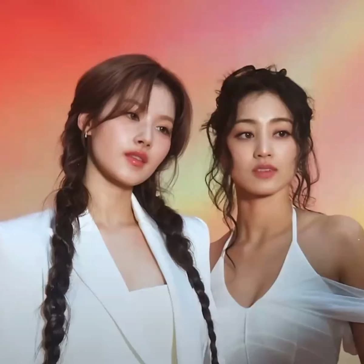 Thumbnail of Minatozaki Sana and Park Jihyo
