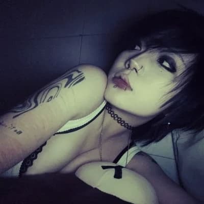 Thumbnail of Оливия Трейвз