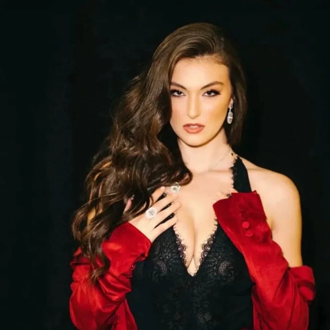Thumbnail of Сиенна Вейл