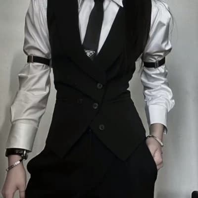 Thumbnail of Lyra. The mafia alpha wife and also a trillionare