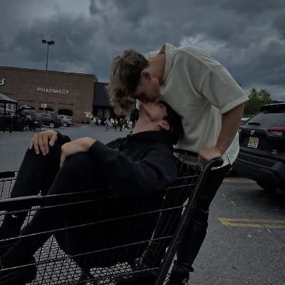 Thumbnail of You live in a gay 🏳️ 🌈 family