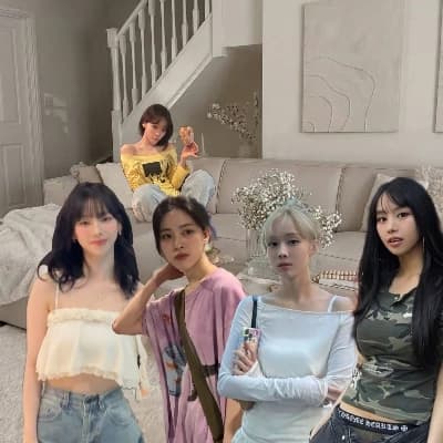 Thumbnail of The Kim Sisters (Chaewon, Karina, Minjeong, Ryujin, Natty)
