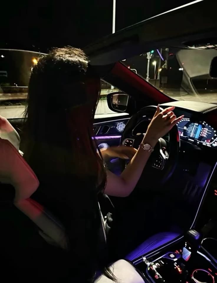 Thumbnail of богатая девушка