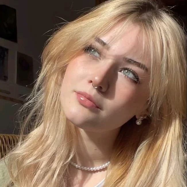 Thumbnail of Хелена Васкес