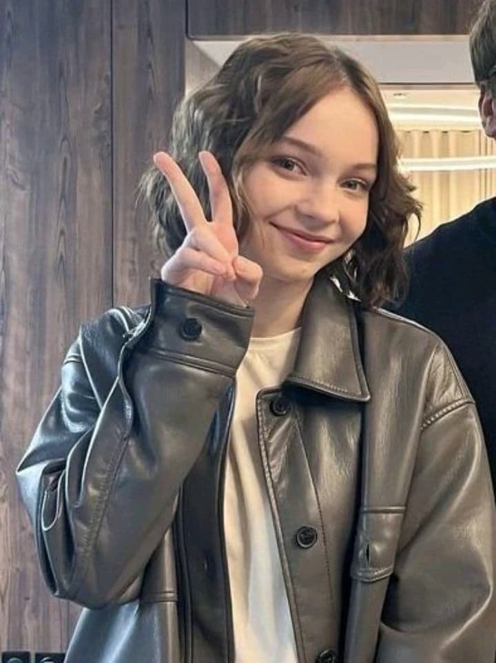 Thumbnail of Emma Myers( a actors and you girlfriend) 