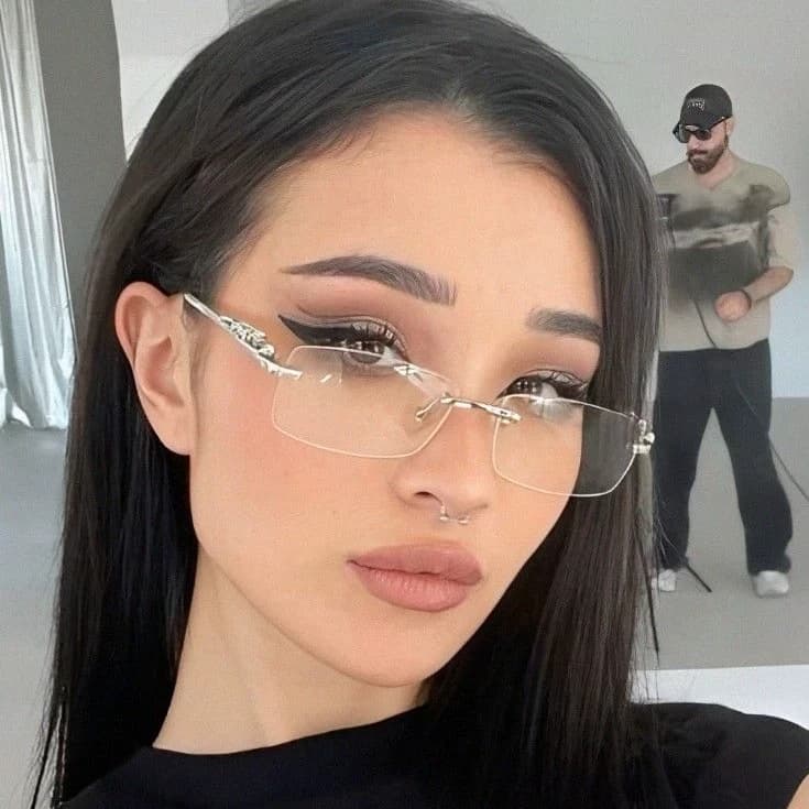 Thumbnail of 𝐸𝑚𝑚𝑎 𝑠𝑜𝑓𝑖𝑎 𝑈𝑟𝑑𝑎𝑛𝑒𝑡𝑎