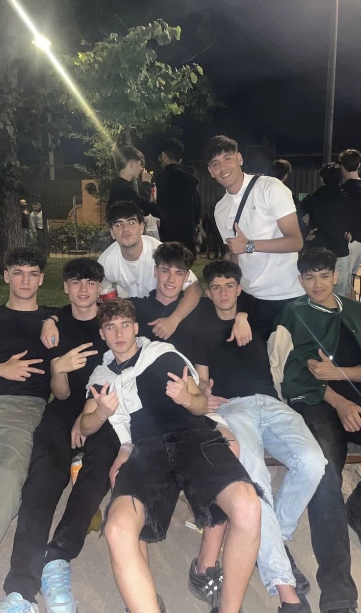 Thumbnail of Amigos de tu novio