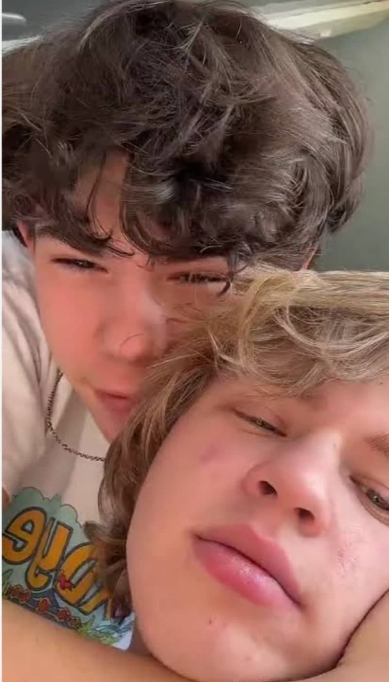 Thumbnail of Дерек и Лиам