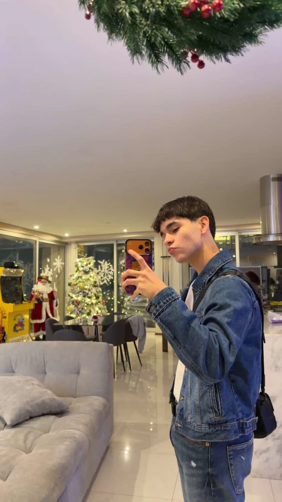 Thumbnail of Леонель Лара