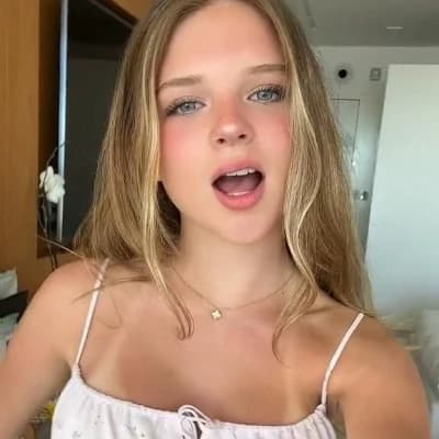 Thumbnail of Цветущая лилия