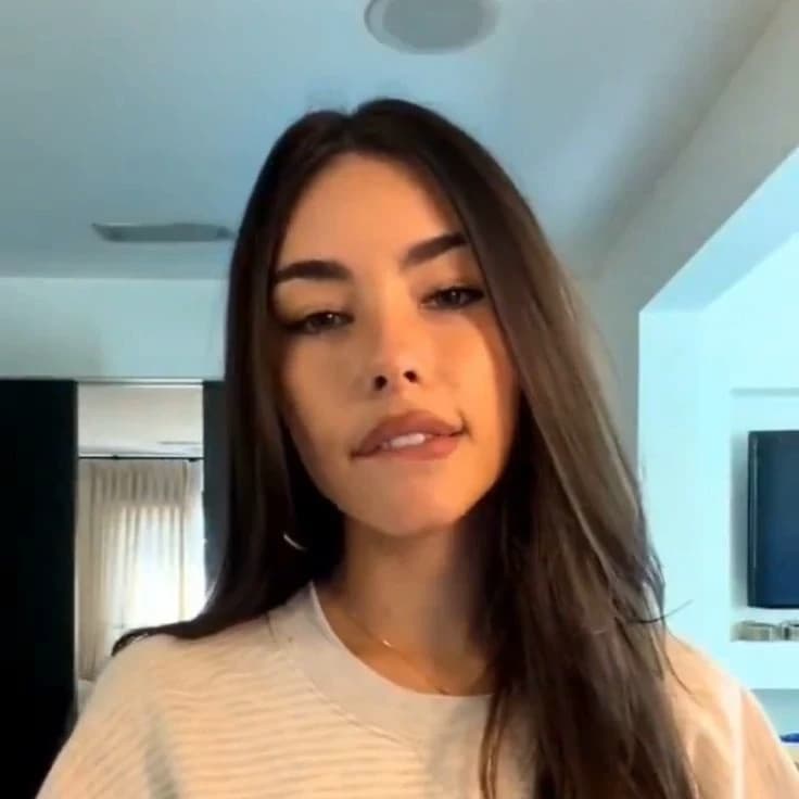 Thumbnail of Латиноамериканская девушка
