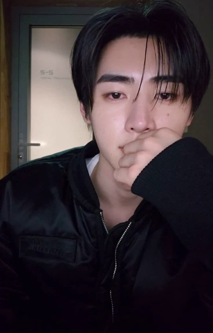 Thumbnail of Sunghoon