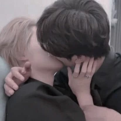 Thumbnail of Do you prefer your girlfriend or me? (MINSUNG)